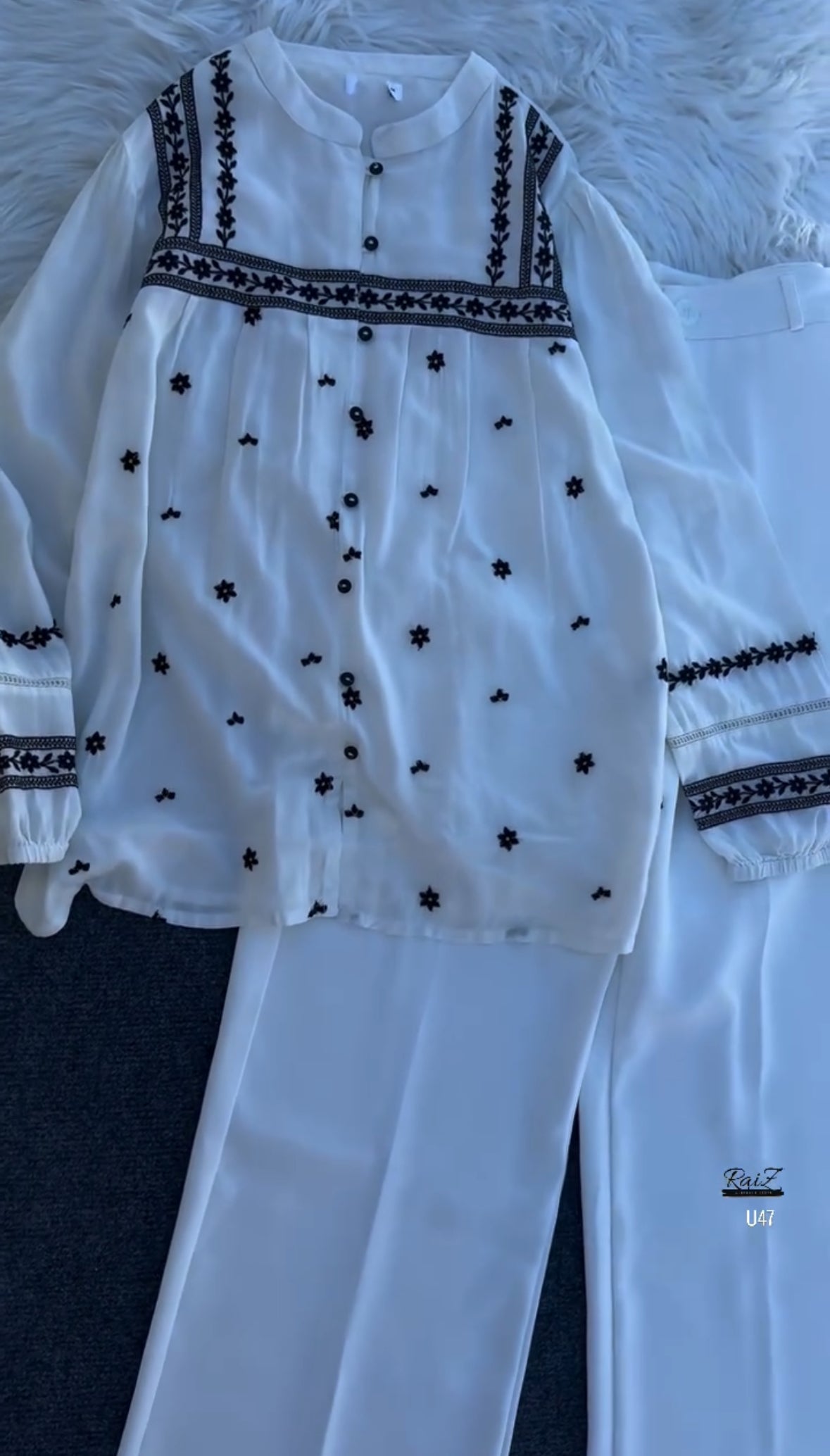 2 Pcs (Embroidery)